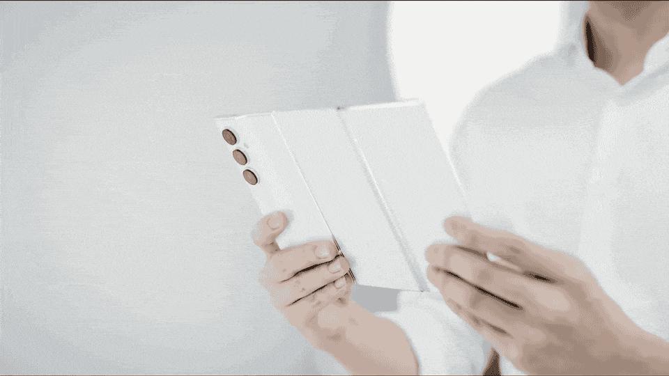  遥遥领先！世界首款三折叠屏手机正式公布！