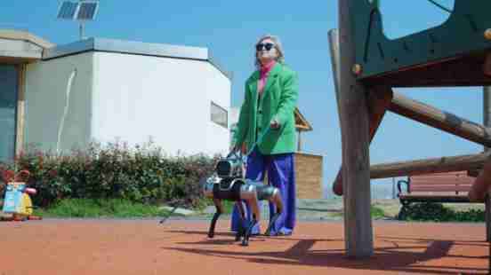  魔法原子发布端到端具身智能大模型，今年将量产 400 台人形机器人 