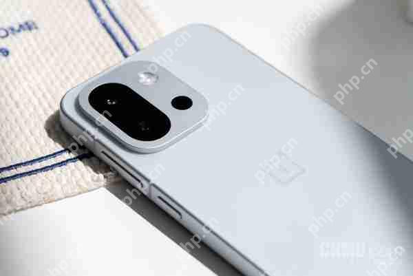 小屏旗舰的极致之选！看看这台一加 13T 你就懂了