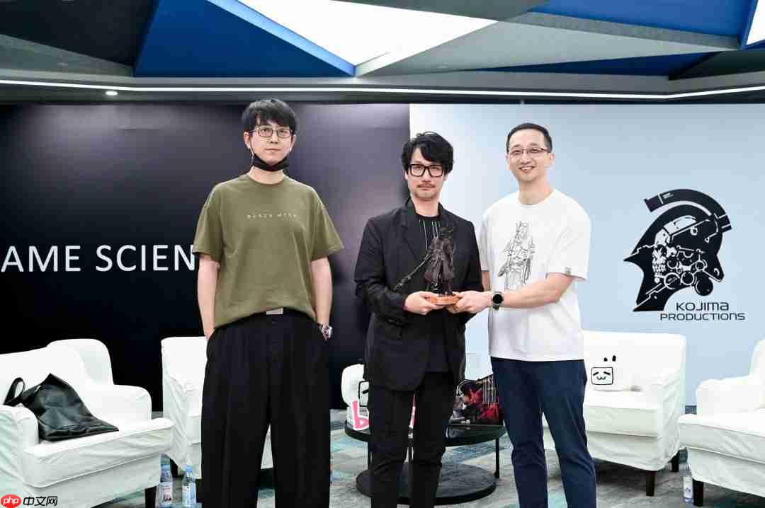 小岛秀夫和《黑神话》主创冯骥、杨奇见面 合影留念