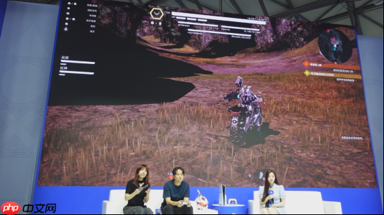 不是，真有游戏制作人穿机甲上台演出？