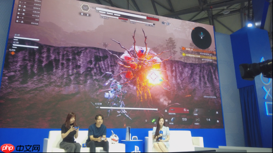 不是，真有游戏制作人穿机甲上台演出？