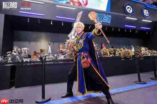 暴雪CJ展台超长雕像墙返图 更有多位美女Coser!