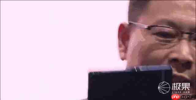  华为三折叠屏新机又放大招！带外折薄过直板机、主摄自拍 + 手势切屏体验拉满 .