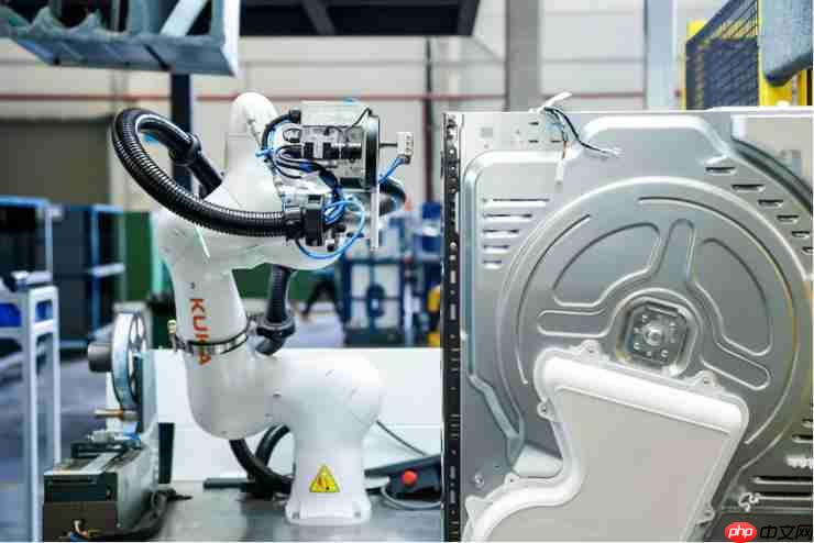  首个智能体工厂获世界纪录认证，美的引领智能制造范式跃迁 