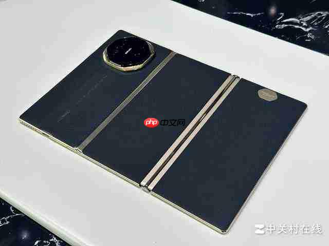 非凡三折设计 华为 Mate XTs 非凡大师上手组图