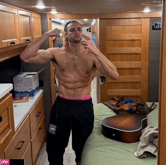 《街头霸王》真人电影肯演员晒幕后照 一身腱子肉确实帅！