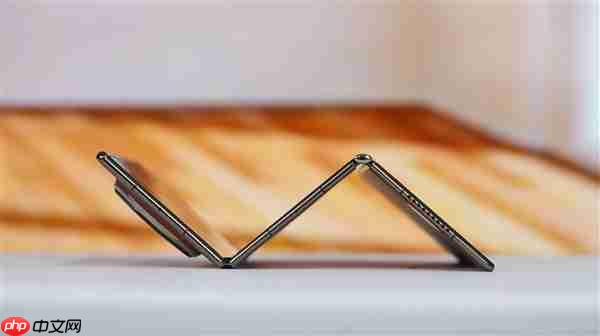 17999元买它还是苹果17 Pro Max！华为三折叠Mate XTs明天开卖 备货量曝光