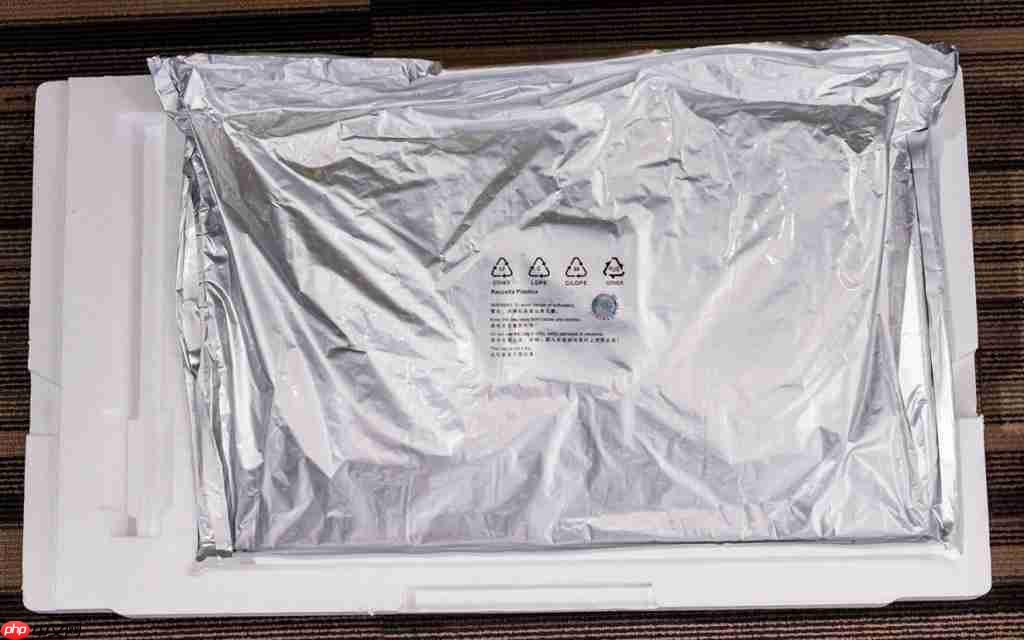  技嘉 MO27Q28G 显示器评测：第四代 OLED 电竞旗舰，高画质高刷新体验 