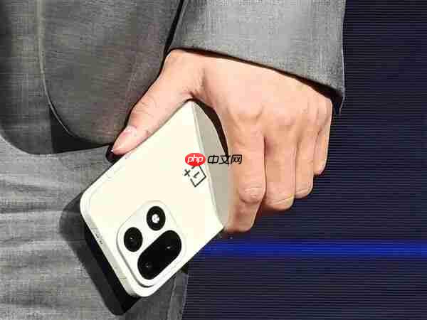 一加 15 “原色沙丘”配色首发“航天级纳米瓷金属”中框，比钛金属更硬更轻