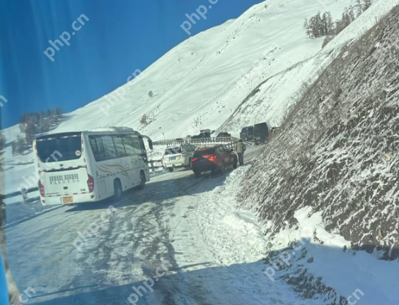 新疆阿勒泰旅行团被困高速18小时，因阿勒泰地区道路结冰 - 创想鸟