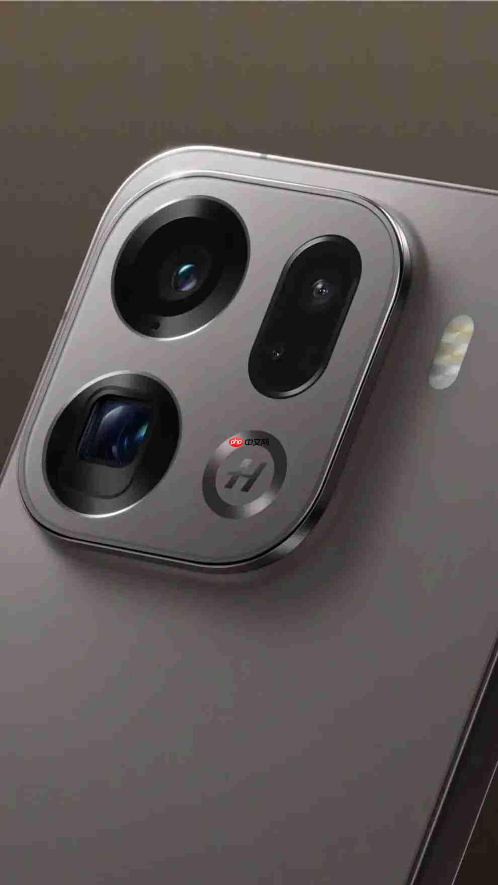 OPPO Find X9 通讯能力升级，全系大电池加持 