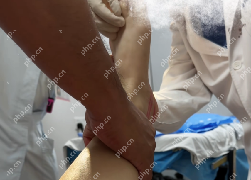 女子脚底突然喷血，紧急送医！这东西很多人在用，医生提醒