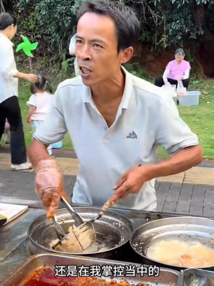 “鸡排哥”吸引多地游客奔赴景德镇，下一个小城爆红的是谁呢？
