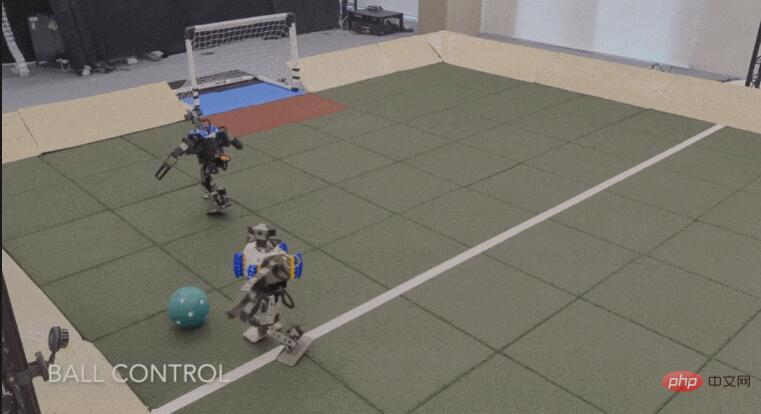 DeepMind为何缺席GPT盛宴？原来在教小机器人踢足球