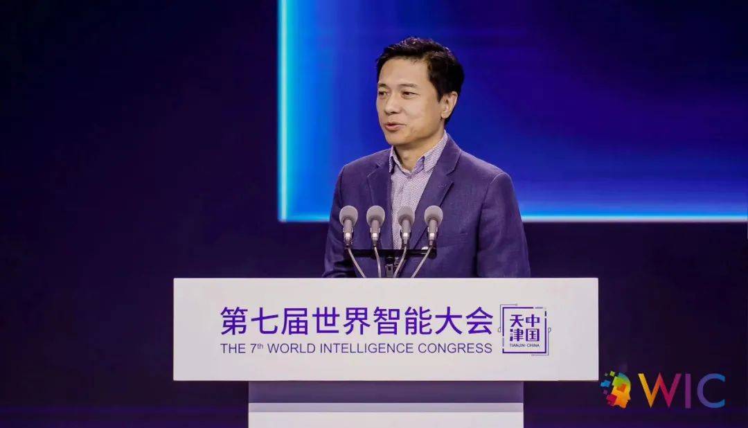 李彦宏重提“车水马龙”，称AI会给人类创造更多机会