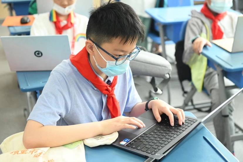 提升学生科创思维，第二届上海市青少年人工智能与编程实践活动迎来终评