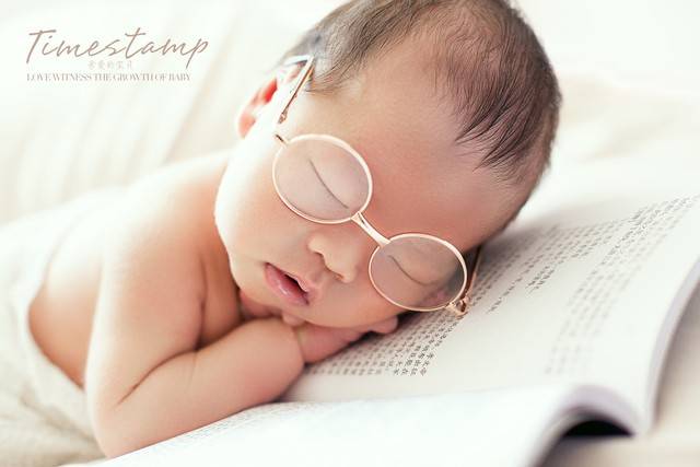 AI生成马斯克婴儿照被疯传，本尊回应：可能吃太多抗衰老物质了