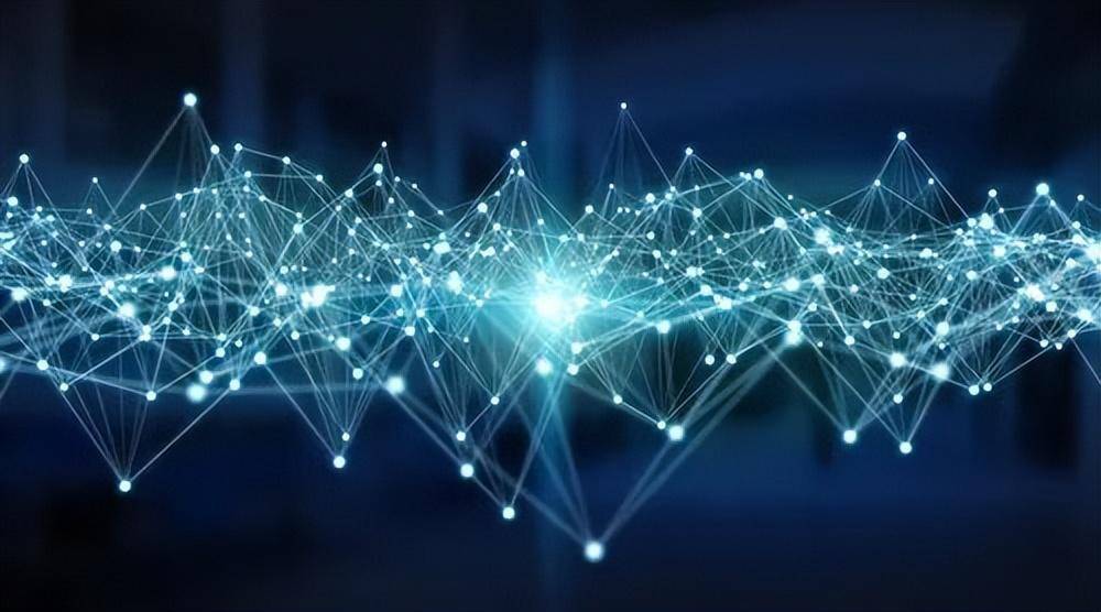 灵魂三问：何人买单2.5万头显？能否支撑苹果下个十年？大厂拯救元宇宙？