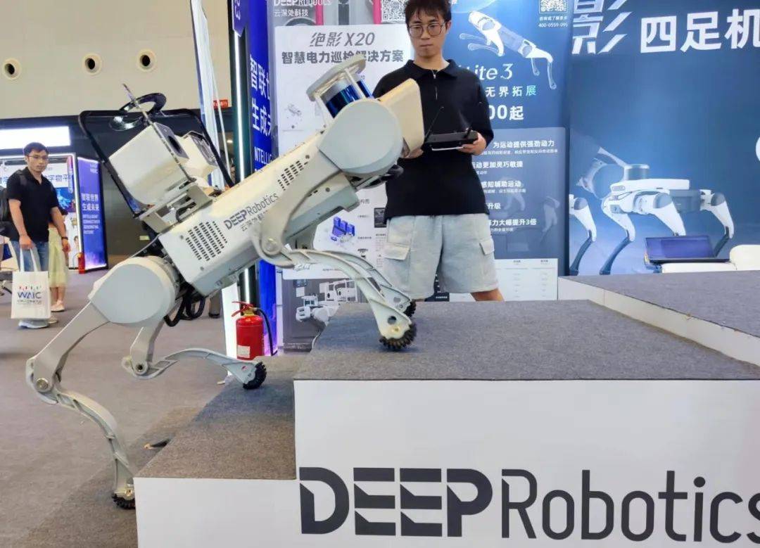 “具身智能”引爆机器人产业，看绝影Lite3/X20四足机器人有何特别之处？