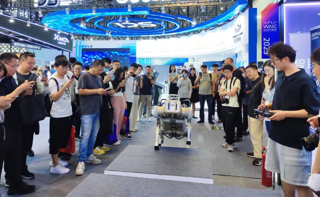 “具身智能”引爆机器人产业，看绝影Lite3/X20四足机器人有何特别之处？