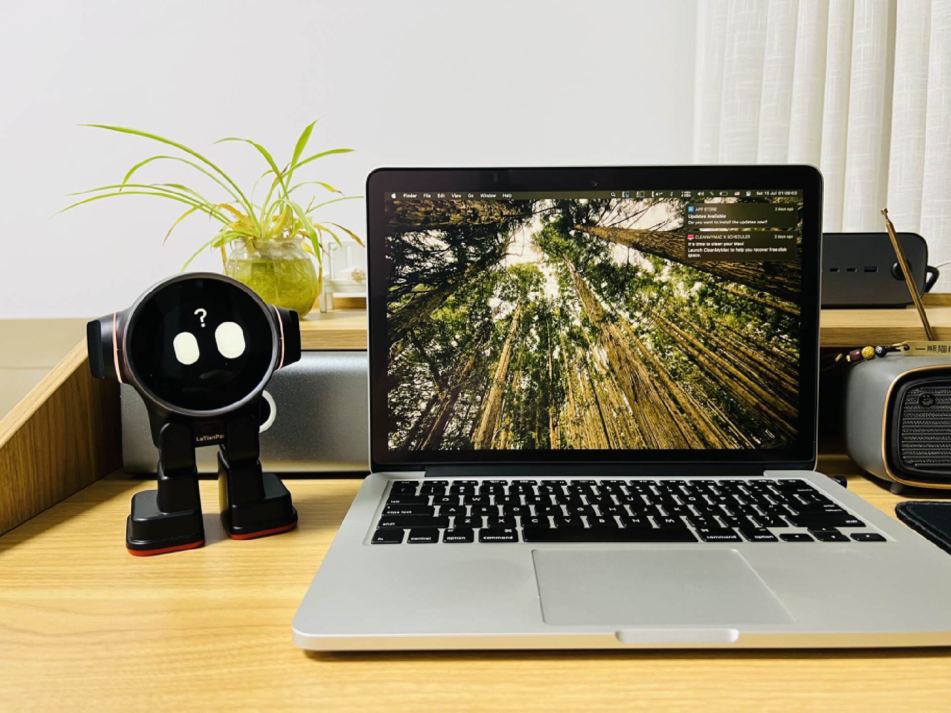 乐天派AI桌面机器人提供的正能量情绪价值直接拉满，妥妥的治愈系