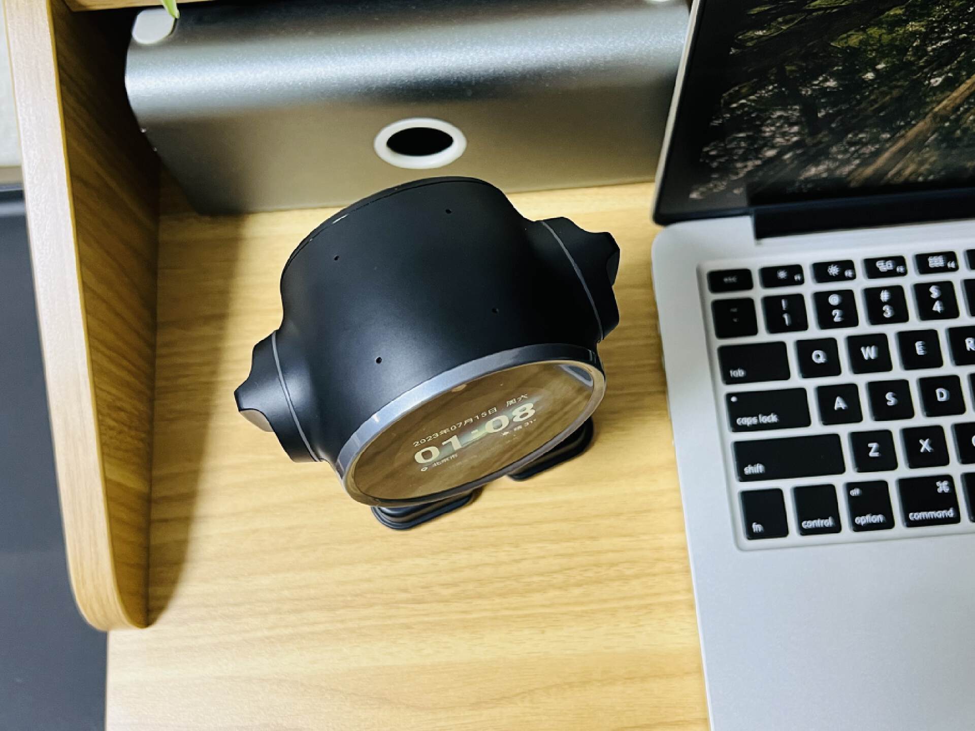 乐天派AI桌面机器人提供的正能量情绪价值直接拉满，妥妥的治愈系