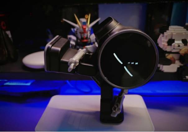 无限可能的创造力：乐天派桌面机器人的真智能