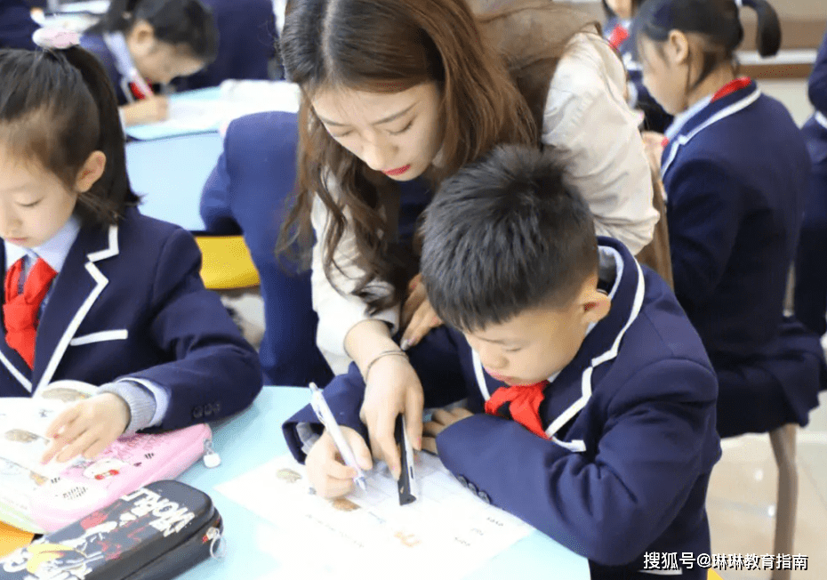教育领域迎来变革：人工智能崛起将淘汰传统教师和学习方式