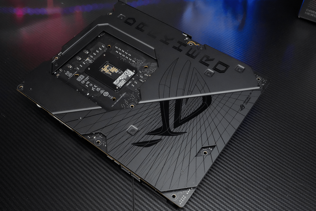 英特尔酷睿第14代处理器i7-14700K首发评测：AI超频，性能无敌