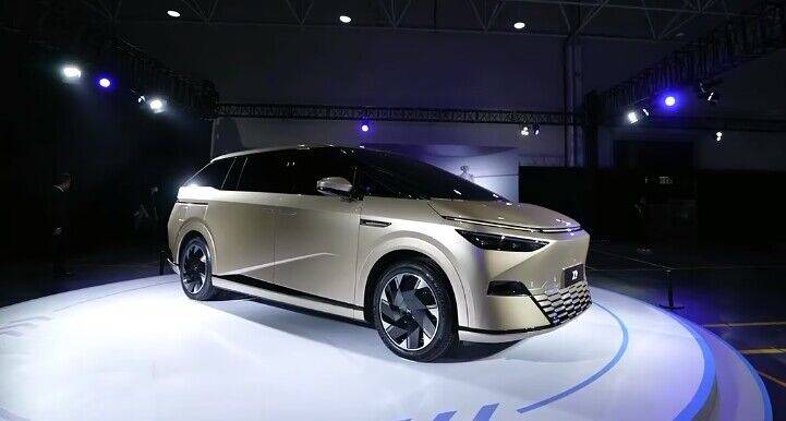 小鹏科技日“放大招