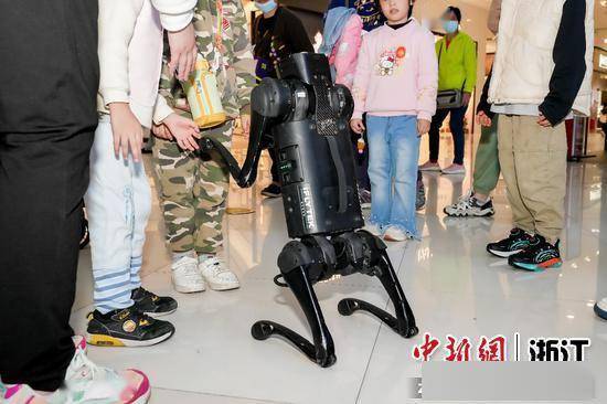 “与未来对话”AI黑科技展绍兴开展 “孔子”“梵高”等齐上阵