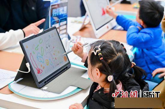 “与未来对话”AI黑科技展绍兴开展 “孔子”“梵高”等齐上阵