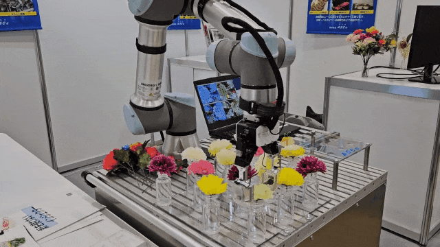 完蛋，CES 2024被机器人包围了