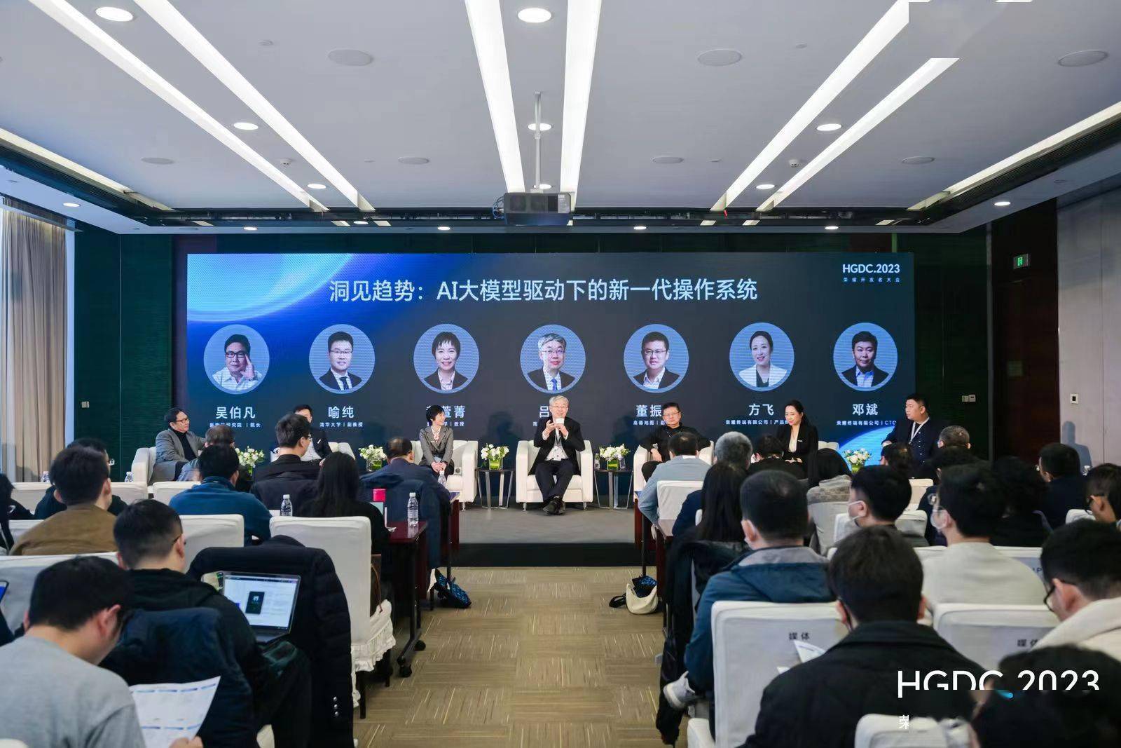 探索荣耀 AI 潮下的全新操作系统场景对未来的影响