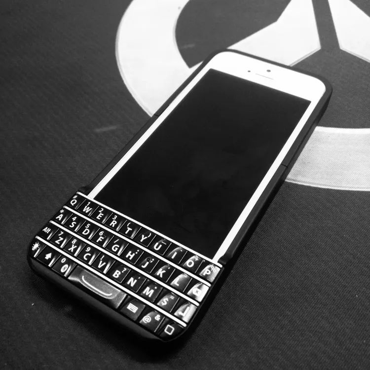 乔布斯好不容易取消的物理键盘，又被这家公司加回来了