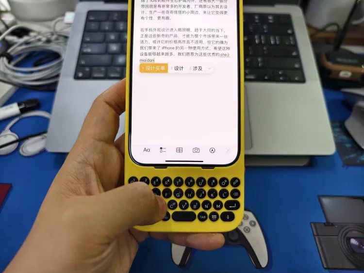 乔布斯好不容易取消的物理键盘，又被这家公司加回来了