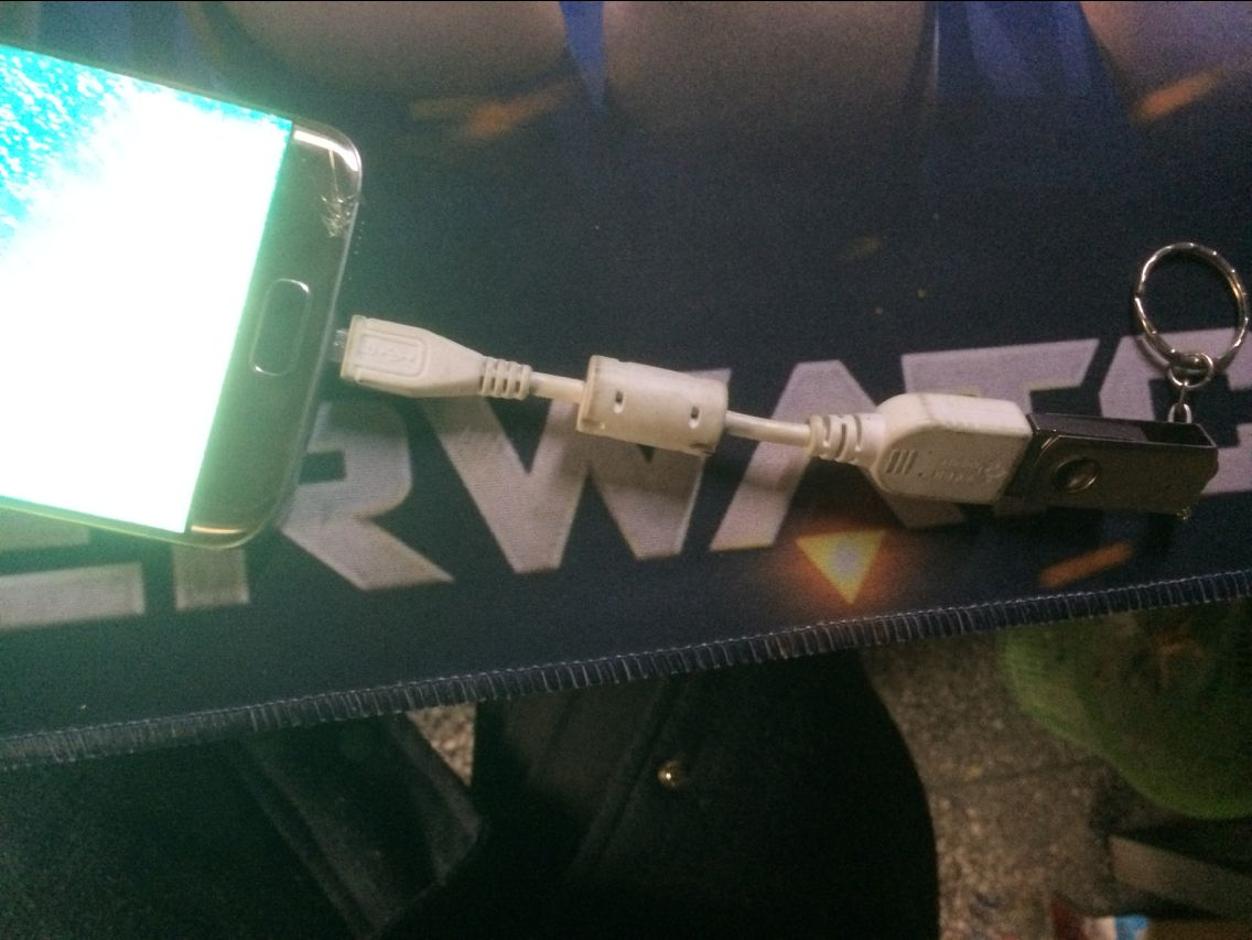 u盘插手机上怎么打开？