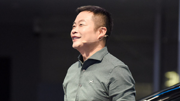 何小鹏提交建议：“推动在停车场开展低速无人驾驶” 　