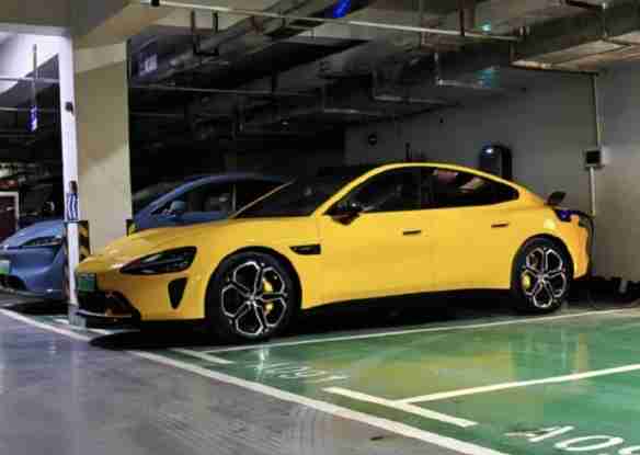 小米SU7开1.8万公里卖掉竟只亏3万！保值率高达90%