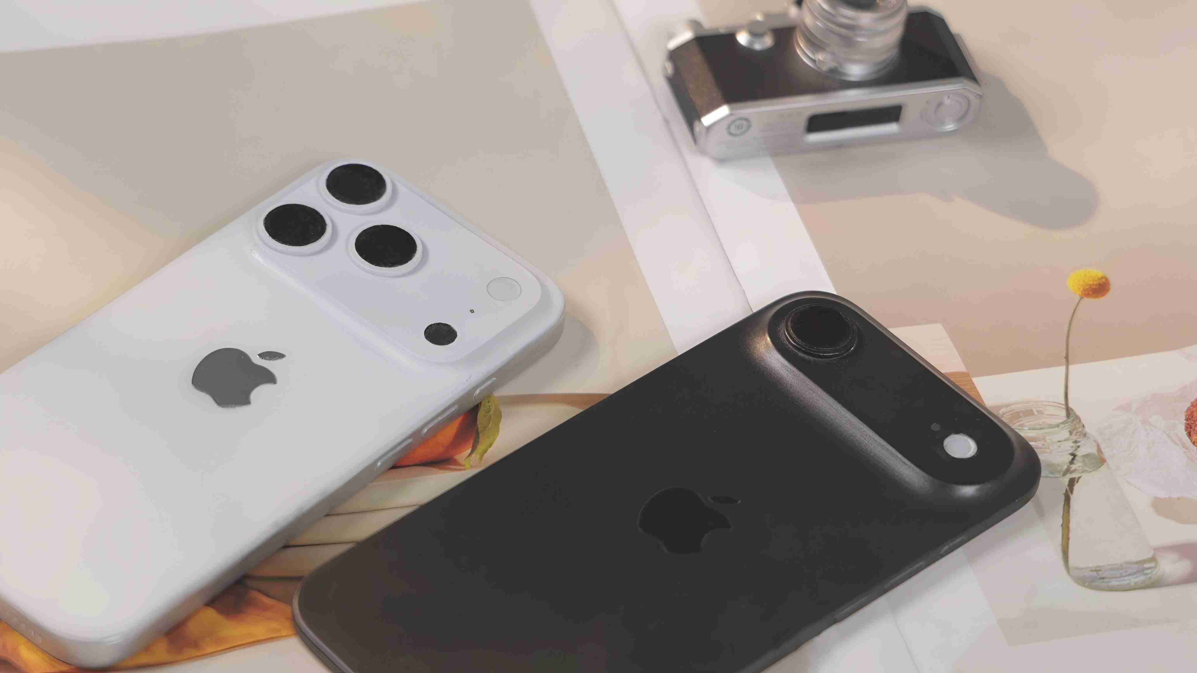 iPhone 17系列新机模上手图！背摄设计太过瞩目