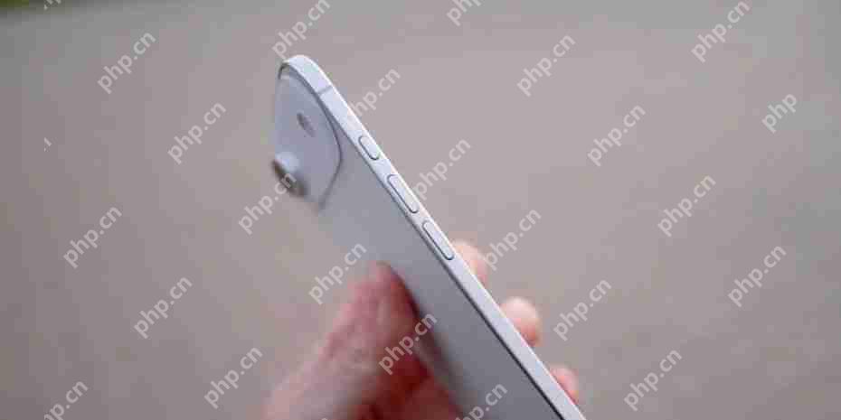 iPhone 17 Air 细节曝光，续航拉胯了 .