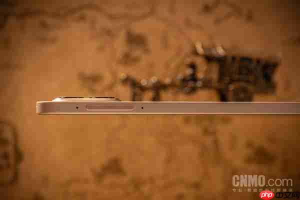  荣耀 Magic Pad 3 真机图公布 后置矩形 DECO 仅 5.79mm
