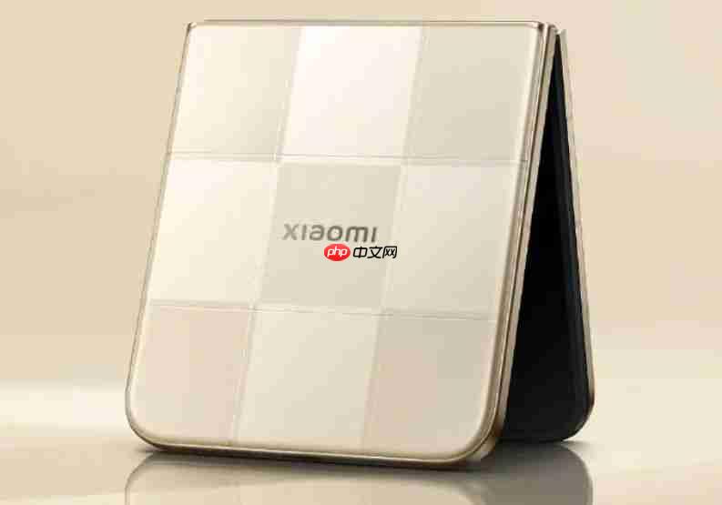 小米 MIX Flip 2 小折叠等深微曲屏，屏幕更平整