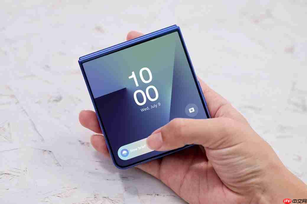 玲珑便携 轻巧随行 三星Galaxy Z Flip7焕新设计令体验跃升