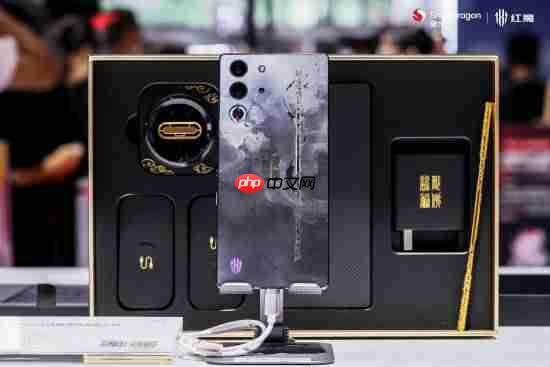 红魔10S Pro斗战胜佛版真机亮相ChinaJoy:自带24K金箍棒!