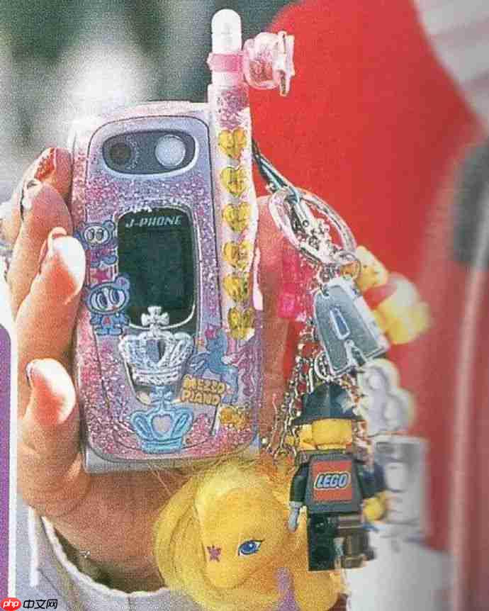 iPhone 17 能用挂绳了，梦回 20 年前？