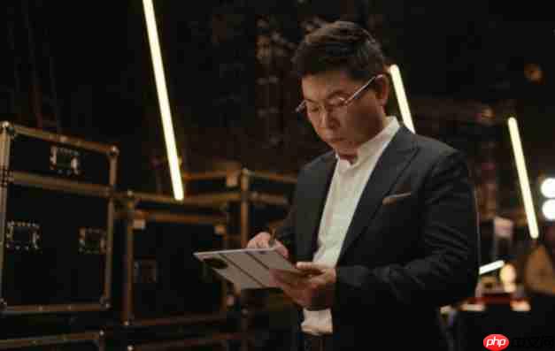 华为将于 9 月 4 日发布新款三折叠手机 余承东预热展示真机外观