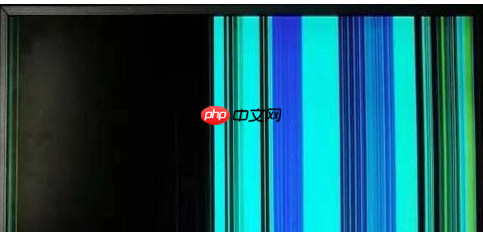 电脑花屏出现彩色线条怎么回事