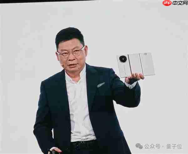 不藏了！最强麒麟9020高调加持 华为三折叠只卖1万8